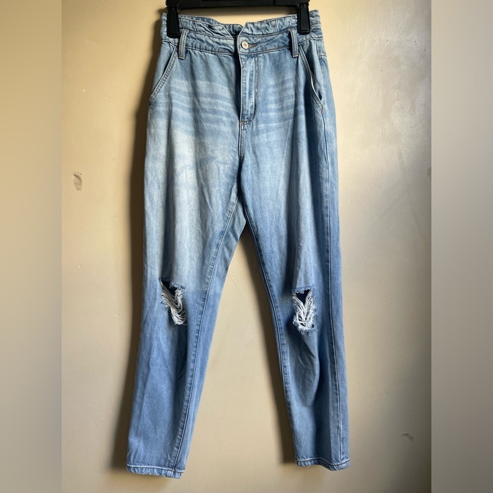 KanCan distressed light wash jeans size 5/26 slim straight leg